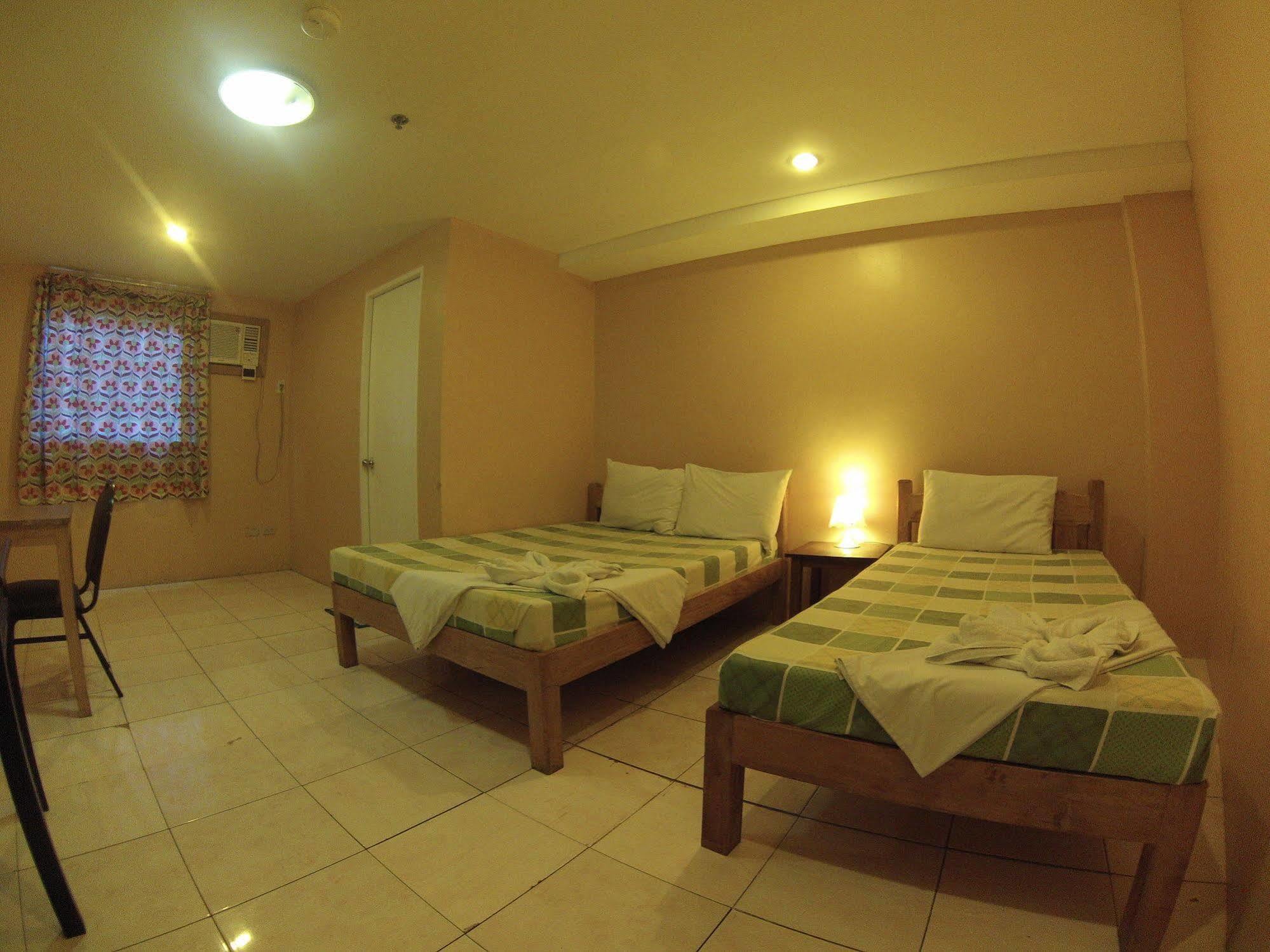 Lylie Hotel Cebu Extérieur photo